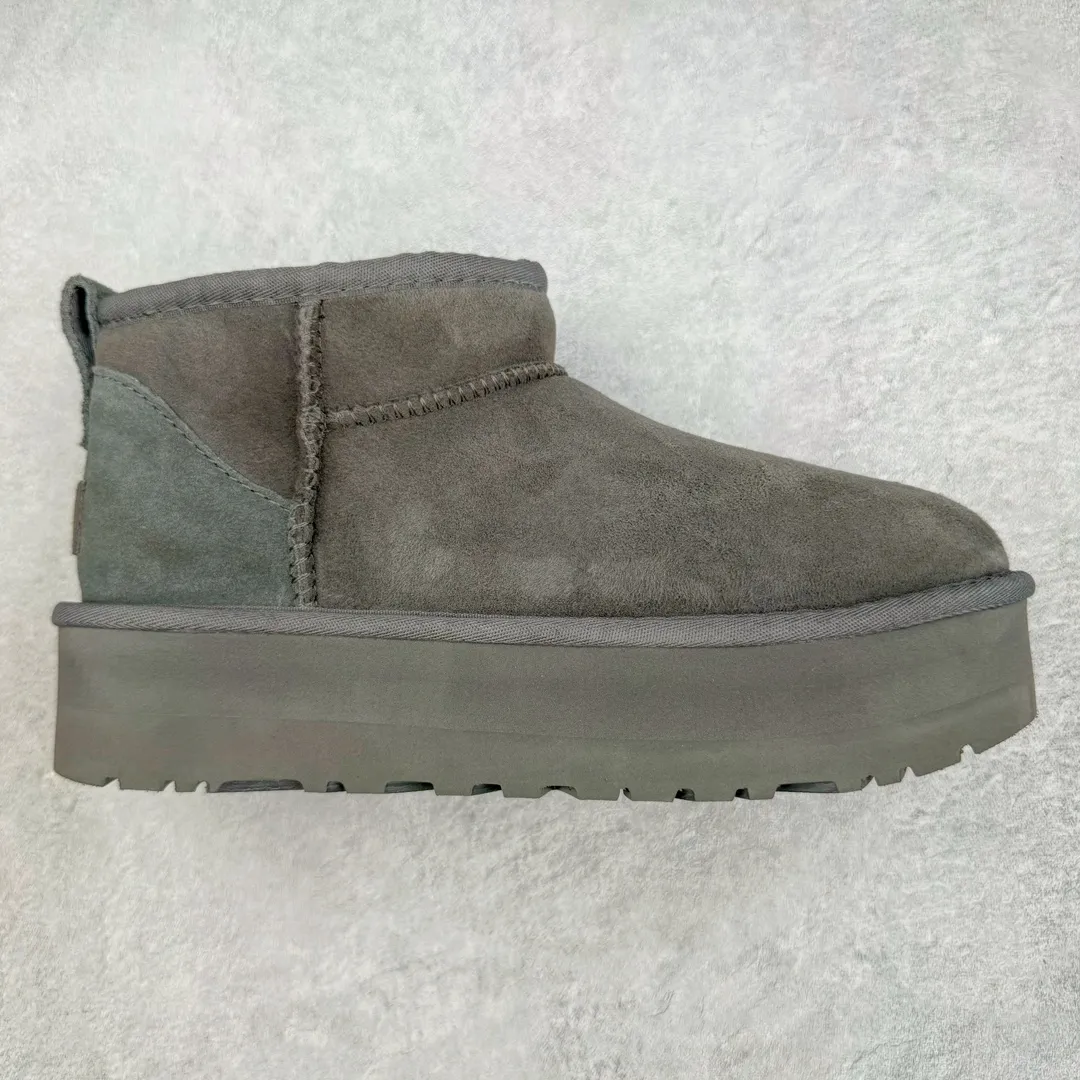 Pick up locally 💰520 UGG 5092 Classic autumn and winter sheepskin and fur integrated snow boots. All shoes are made of ZP. Longfeng A-grade Australian imported sheepskin and fur integrated brand OEM production line. Fully follow the ZP process. OEM original pattern maker. Adhering to the principle of no original shoe development and selection. Pay attention to every detail. The most authentic version on the market. TREADLITE "Light Wing" technology outsole. Light/durable/flexible/pile size: 35 36 37 38 39 40 41 42 Coding: by2936070